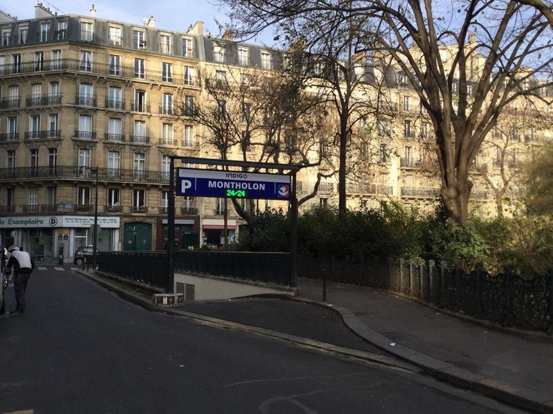 Street view of Parking Montholon