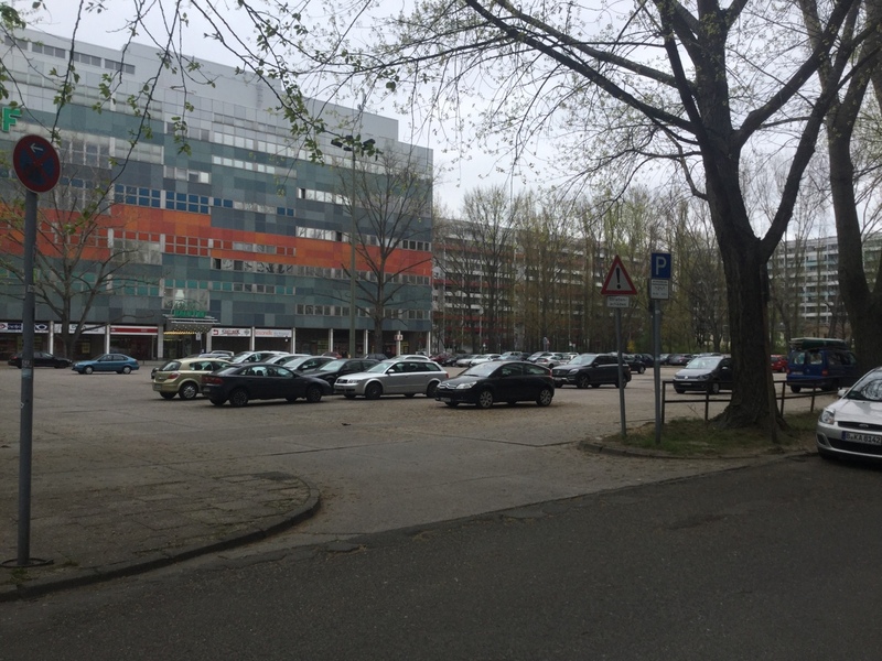 Street view of Str. der Pariser Kommune Lot