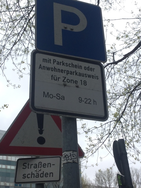 Street view of Str. der Pariser Kommune Lot