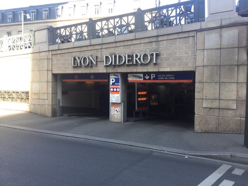 Street view of Gare de Lyon Diderot
