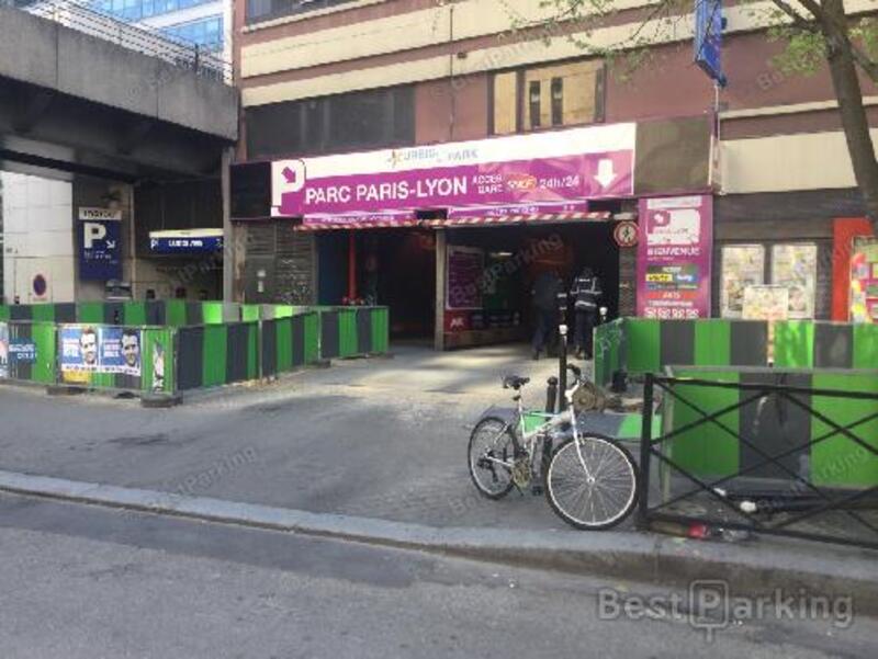Street view of Parc Gare de Lyon