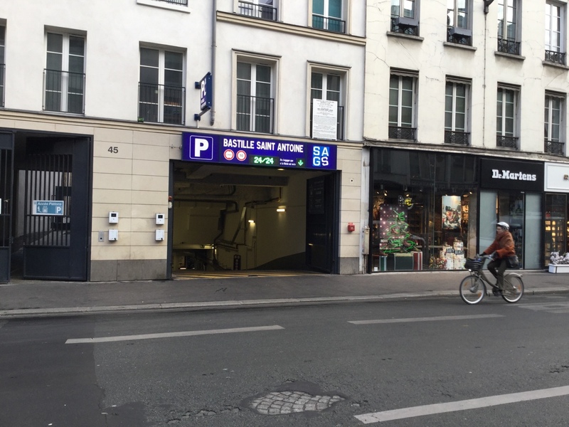 Street view of Bastille Saint-Antoine