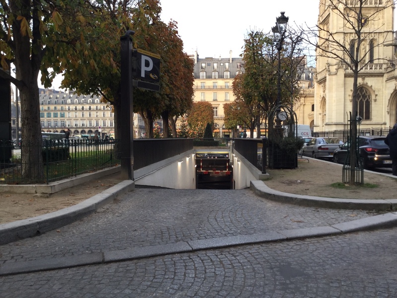 Street view of Saint Germain De L'Auxerrois