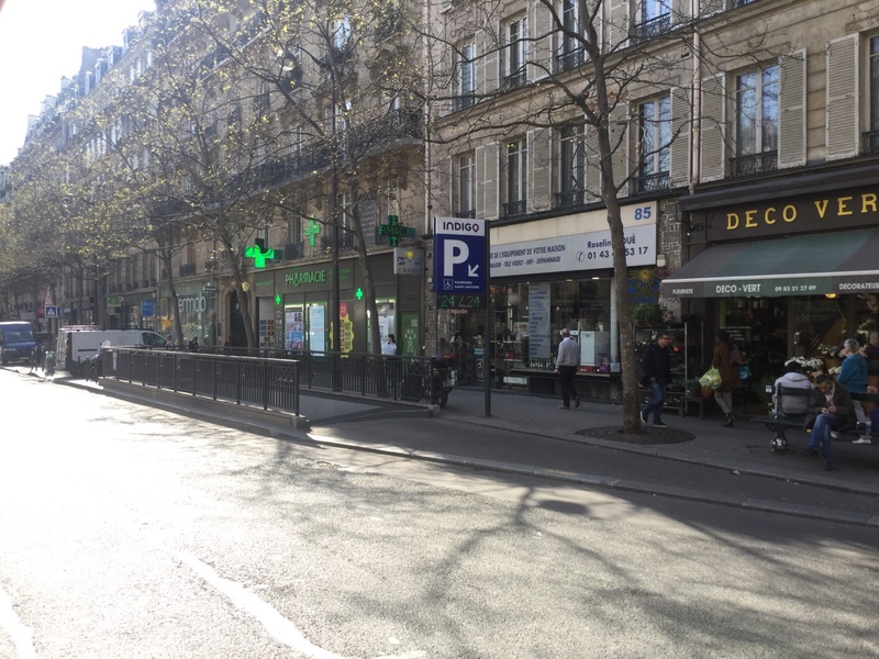 Street view of Faubourg Saint-Antoine