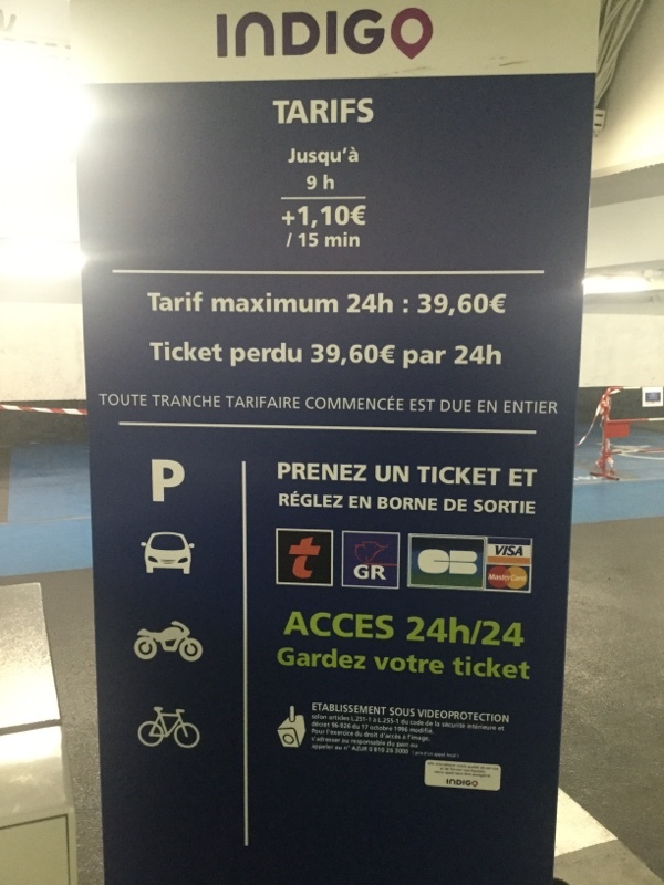 Street view of Faubourg Saint-Antoine