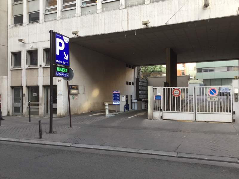 Street view of Mairie du 17ème
