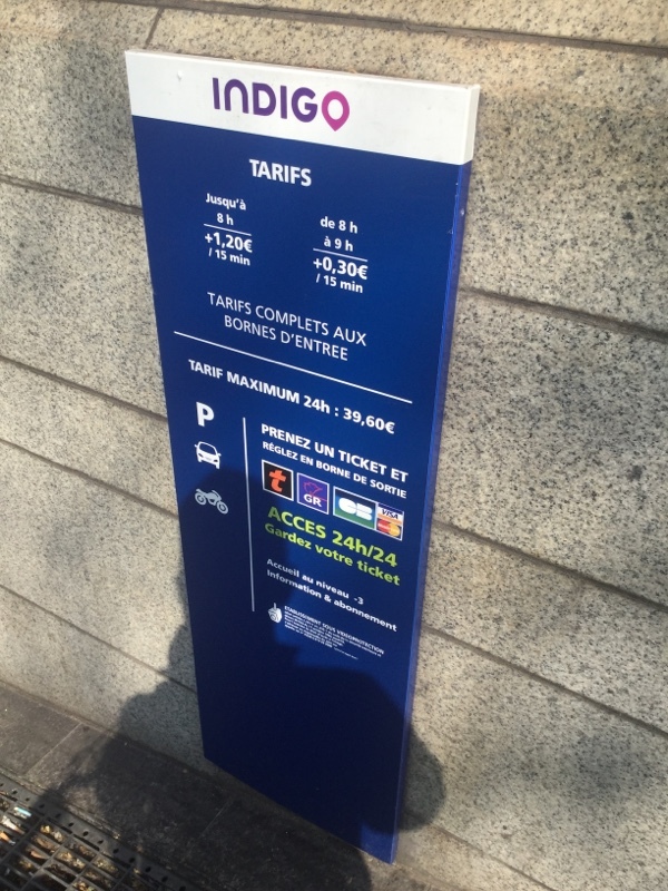 Street view of Champs-Élysées