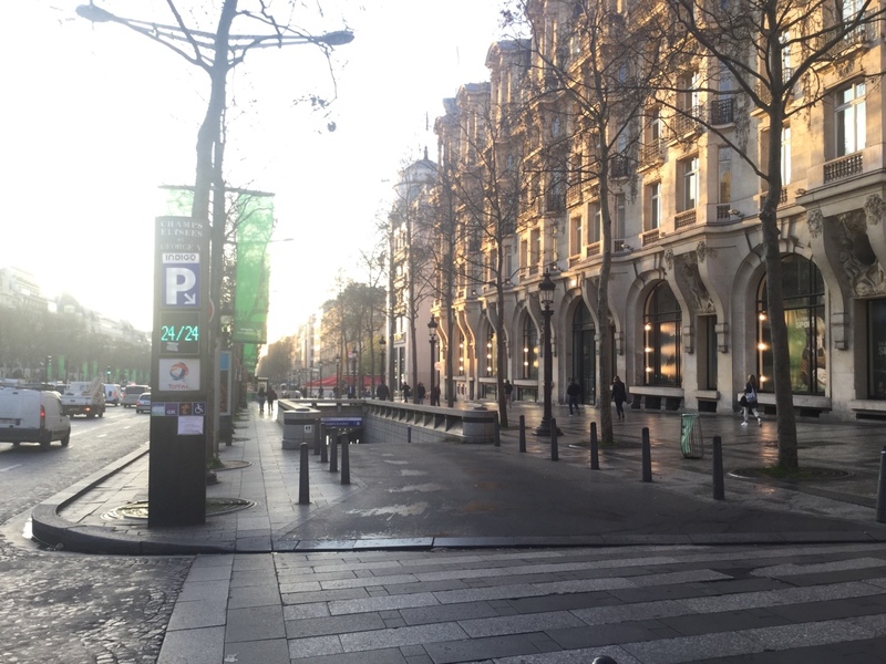 Street view of George V - Champs Élysées