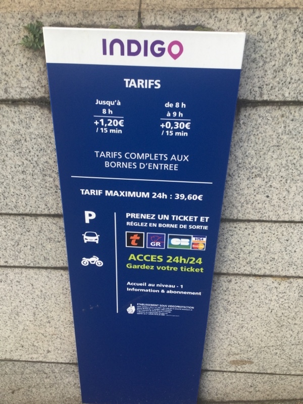 Street view of George V - Champs Élysées