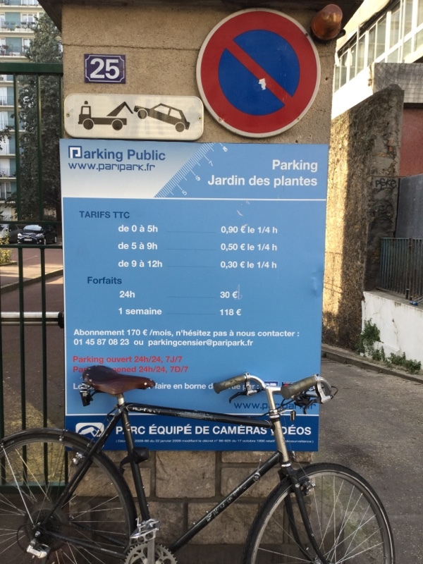 Street view of Jardin Des Plantes Car Park