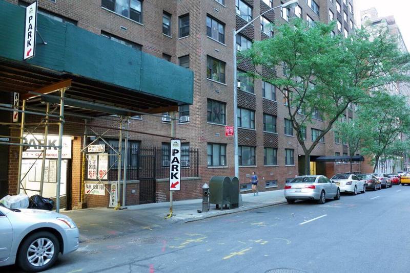 Street view of LittleMan Parking