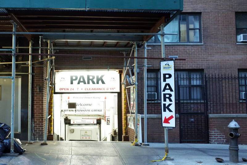 Street view of LittleMan Parking