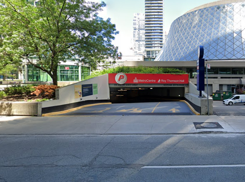 Cn tower Parking - Find Parking near Cn tower