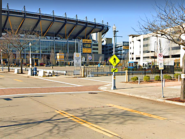 Jerome Bettis Grille 36 Parking - Find Parking near Jerome Bettis Grille 36