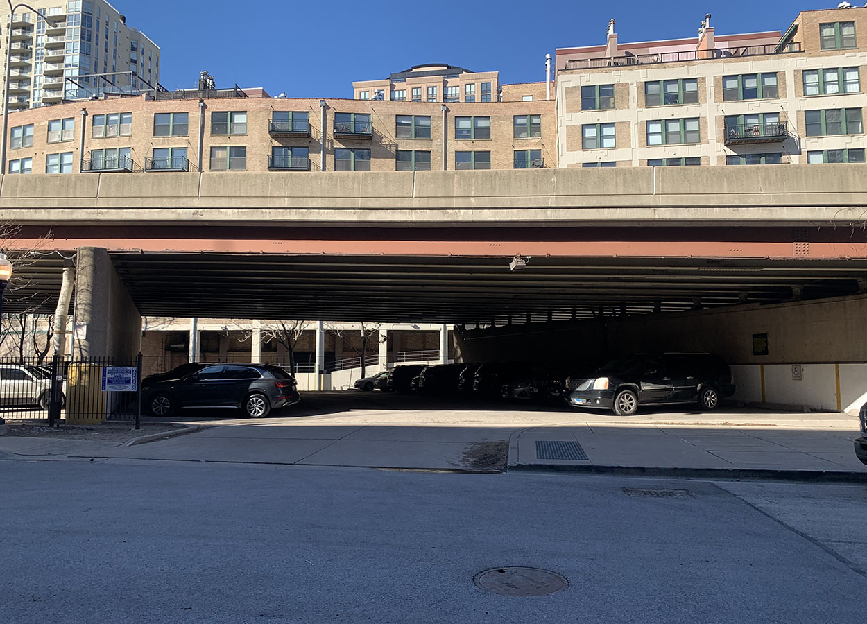 Paid Sunday parking -- Chicago Tribune